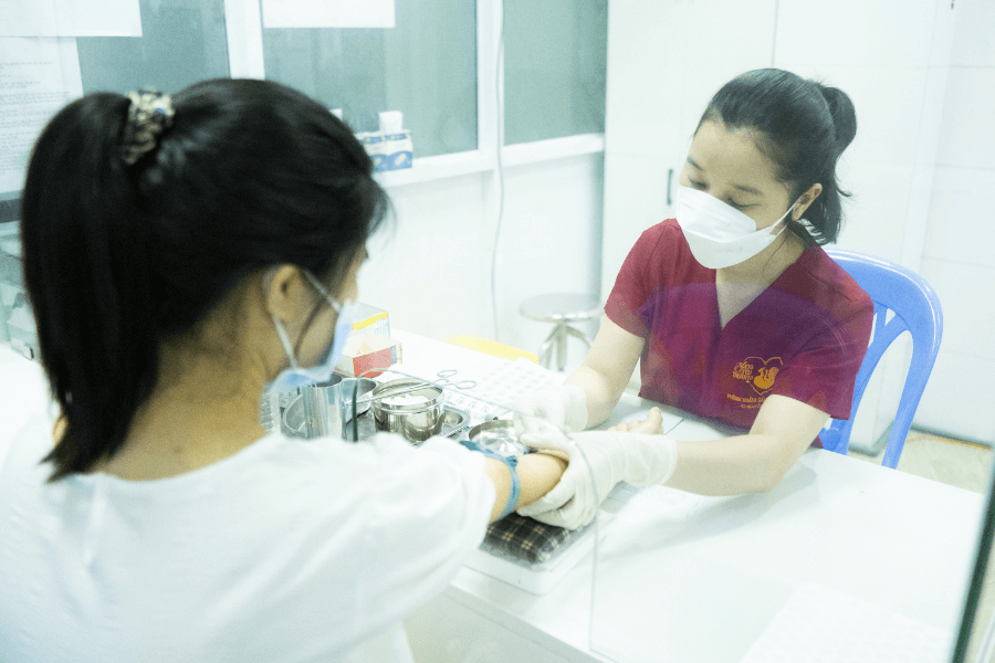 Mức giá khám bệnh khá hợp lý hơn so với  các bệnh viện tư nhân và phòng khám trên địa bàn Hà Nội.