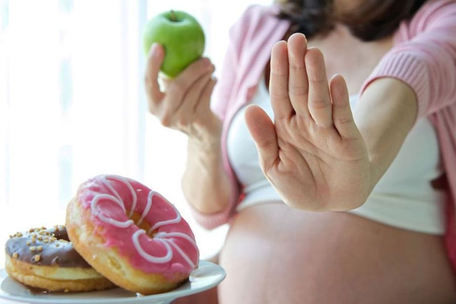 Các loại thực phẩm mẹ bầu cần kiêng và hạn chế