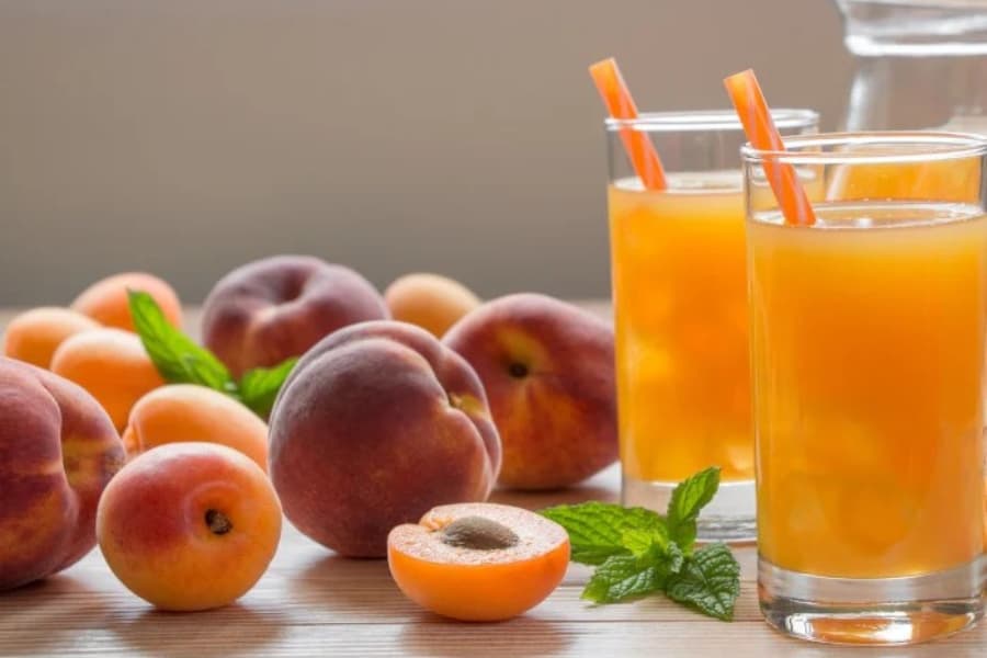 Nước ép đào loại bỏ độc tố theo phương thức tự nhiên ra khỏi cơ thể bà bầu
