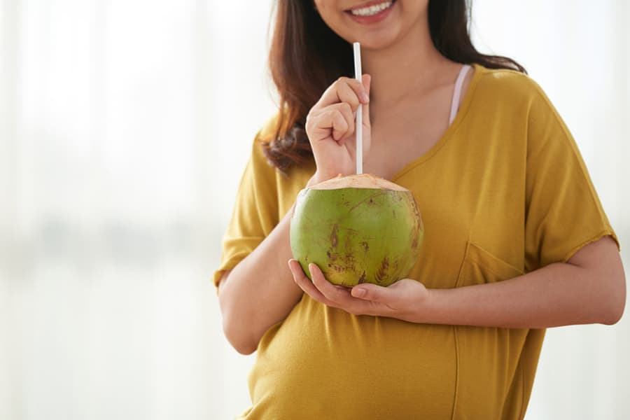 Nước dừa là một sự lựa chọn tốt cho quá trình mang thai