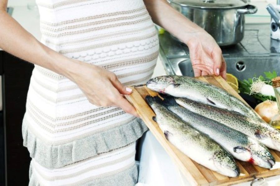 Bà bầu 3 tháng đầu ăn hải sản được không?
