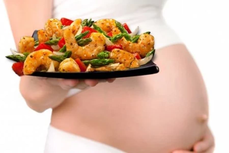 Mẹ có bầu 3 tháng đầu ăn tôm được không?