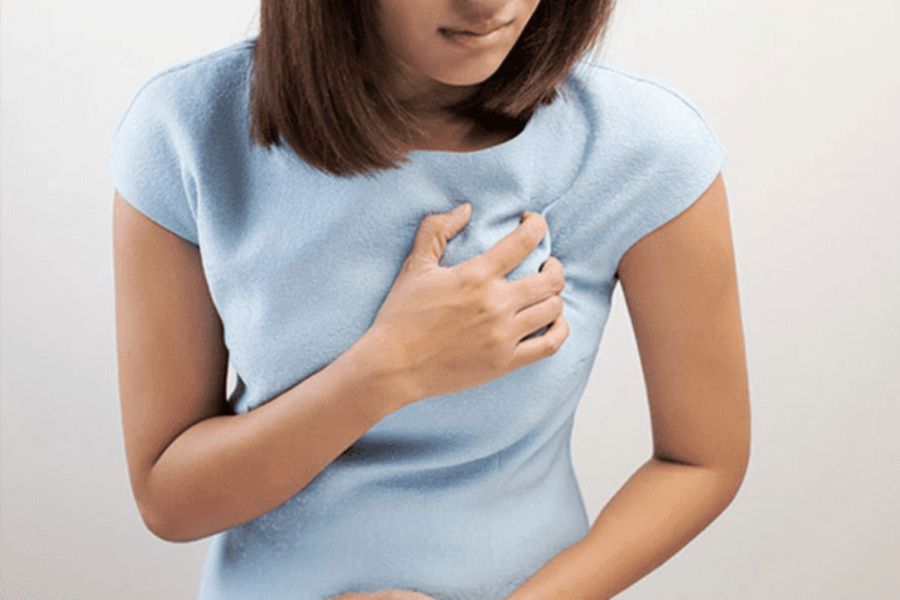 Nếu đau ngực kèm theo các triệu chứng bất thường, bạn nên đi khám ngay