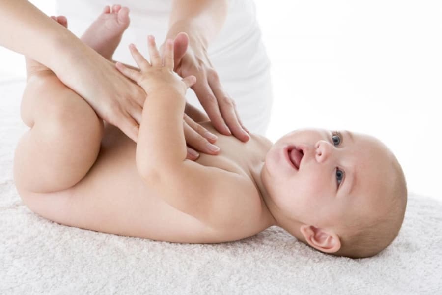 Nếu tình trạng trẻ ngứa vùng kín ngày càng nặng thì phải đưa ngay đến bác sĩ chuyên khoa để thăm khám sớm và điều trị theo phác đồ phù hợp