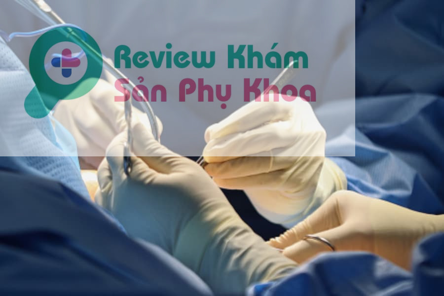 Phụ thuộc vào các yếu tố như thể trạng người mẹ và kích thước thai mà bác sĩ sẽ đưa ra chỉ định điều trị phù hợp với từng trường hợp