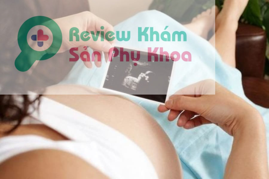 Việc làm không thể thiếu trong suốt quá trình mang thai là tuân thủ lịch khám thai định kỳ theo dõi sức khỏe mẹ và bé