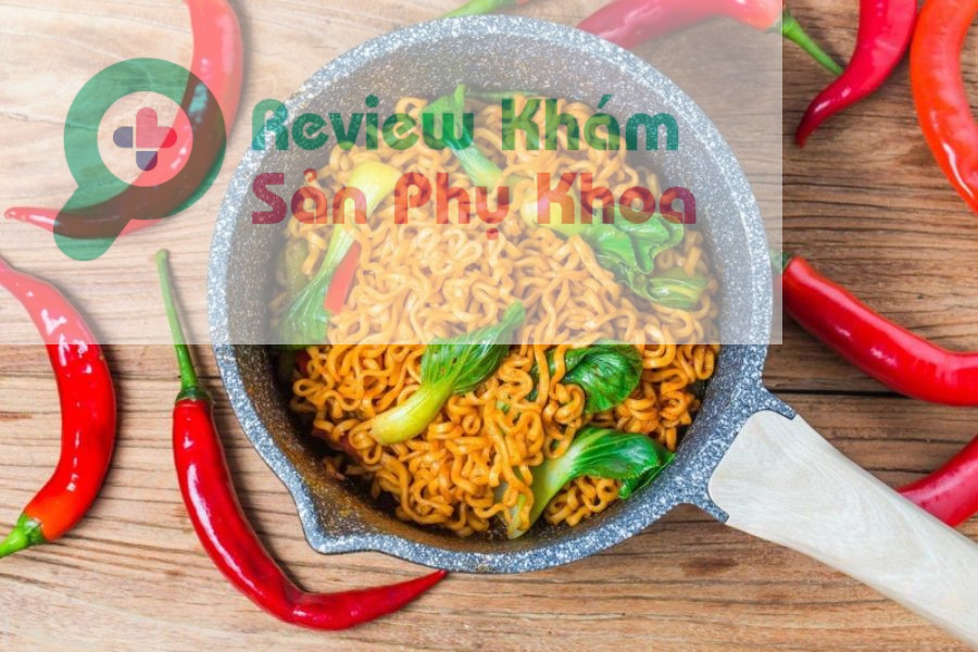sau sinh 1 tháng ăn mì cay được không?