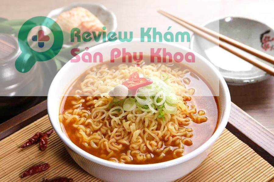 sau sinh 1 tháng ăn mì cay được không?