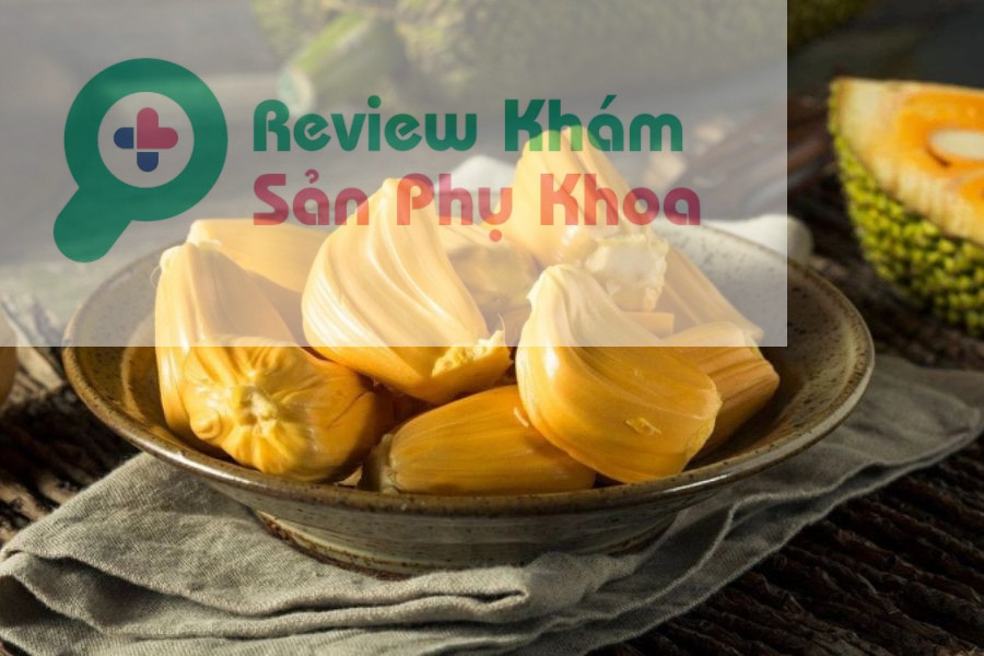 sau sinh 1 tháng ăn mít chín được không