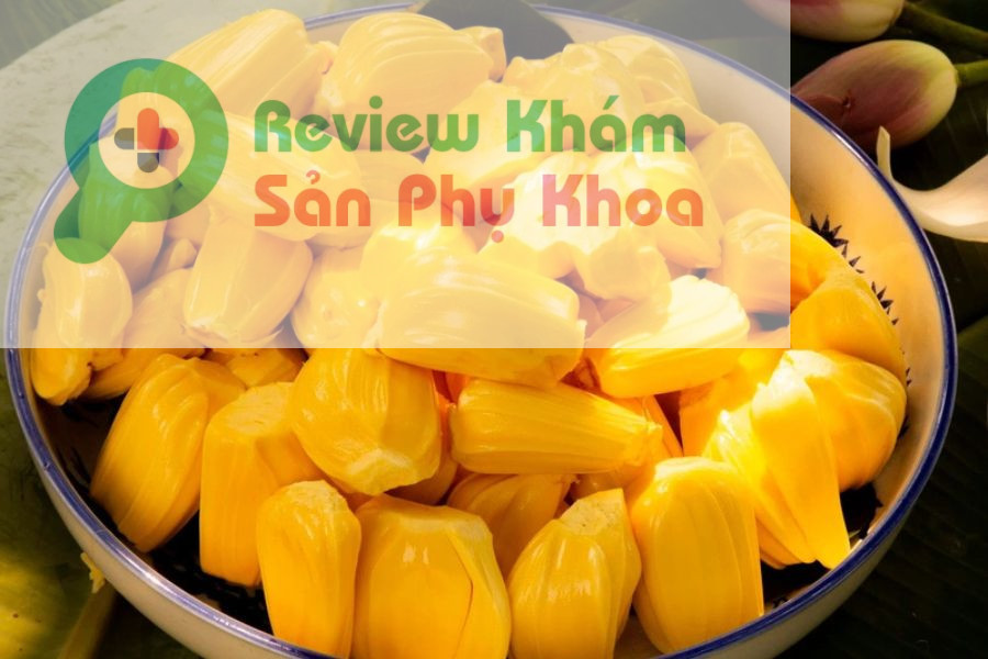 sau sinh 1 tháng ăn mít chín được không