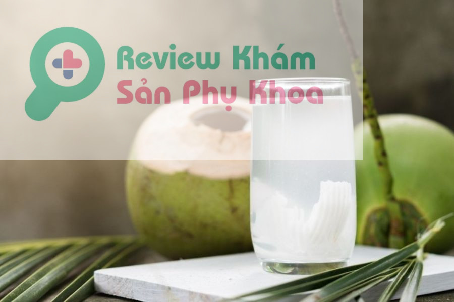 sau sinh uống nước dừa được không