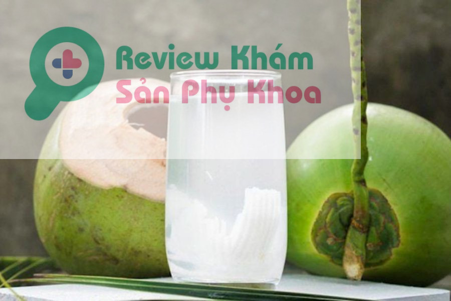 sau sinh uống nước dừa được không
