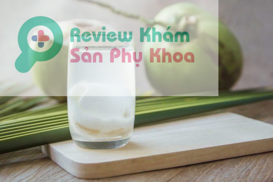 sau sinh uống nước dừa được không